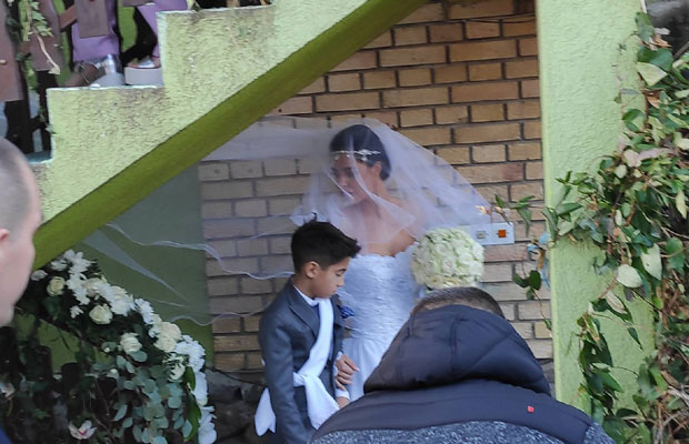 Богдана и Вељко кренули на венчање: Млада купљена, емотивни сусрет младенаца, први снимци Родићеве у венчаници (ФОТО+ВИДЕО)